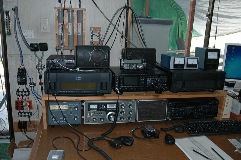 1kW局シャック https://qrz.sakura.ne.jp/radio/